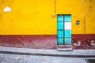 蓝门画墙 在墨西哥圣米格尔德阿连德