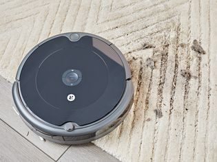 iRobot Roomba694机器人真空清洗地毯和硬木楼